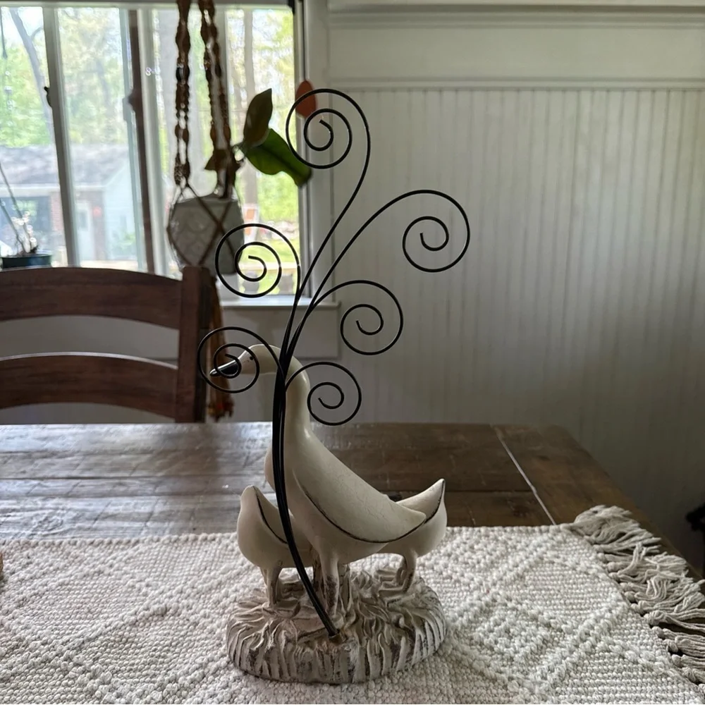Decorative Duck/Goose Family Photo Clip Figurine with Black Accents